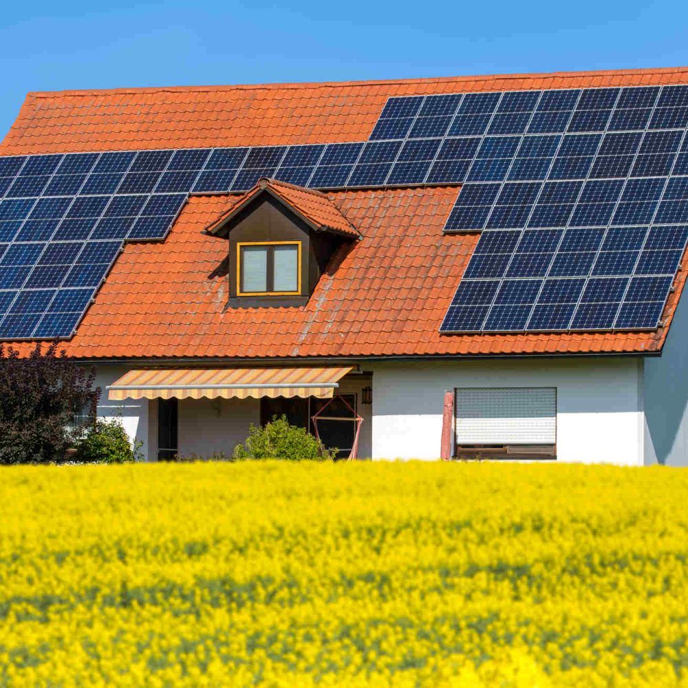 modern-house-with-photovoltaic-system-2021-08-30-02-13-19-utc_Easy-Resize.com_.jpg